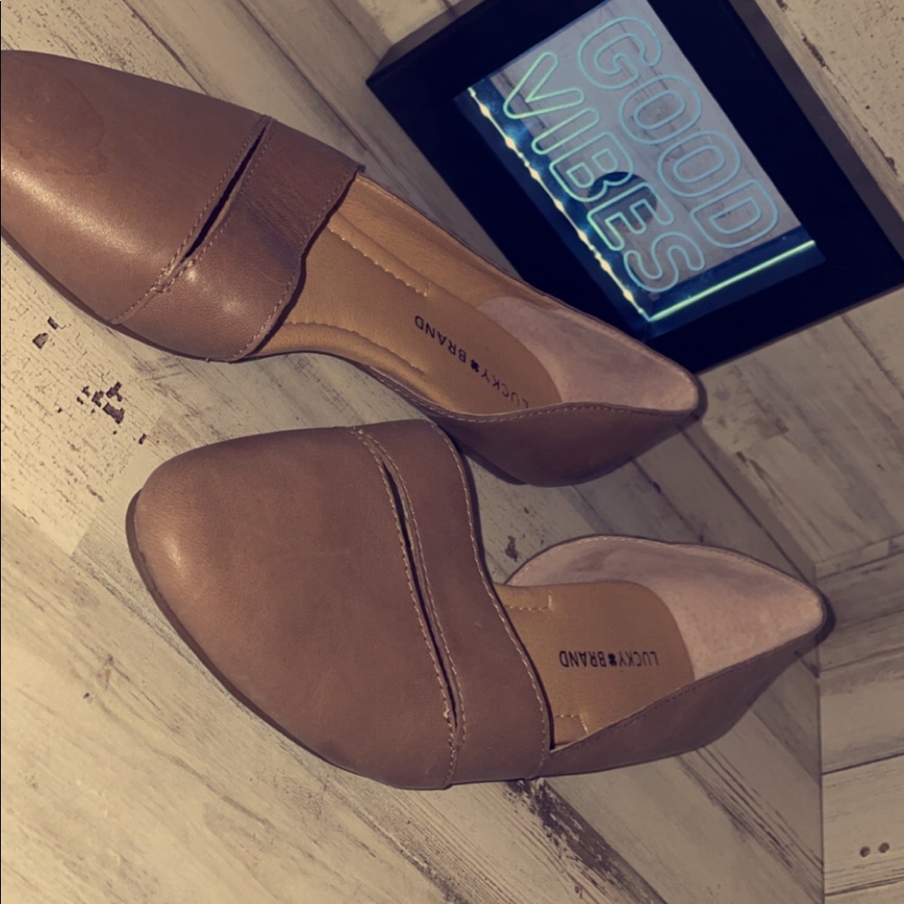 TAN.  LUCKY BRAND. 9.5